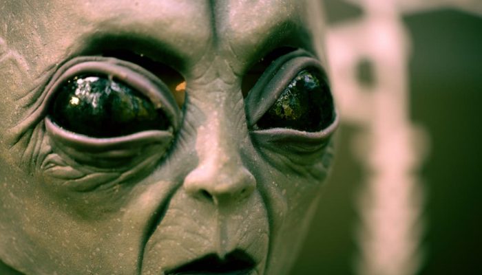 Alien Ramah Tapi Tidak Bisa Diprediksi Mereka Akan Menakhlukkan Bumi, Kata Teori String Michio Kaku