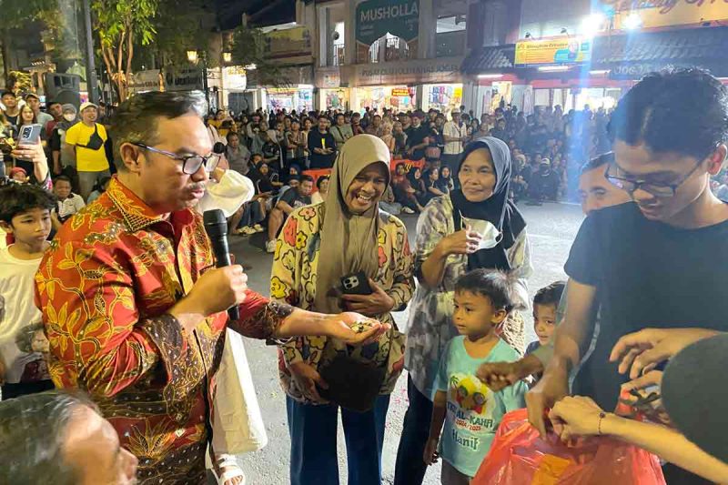 Lomba Memungut Puntung Rokok di Malioboro, Pengunjung Dapat 1 Juta dari Hasto. (Pemkot Yogyakarta)