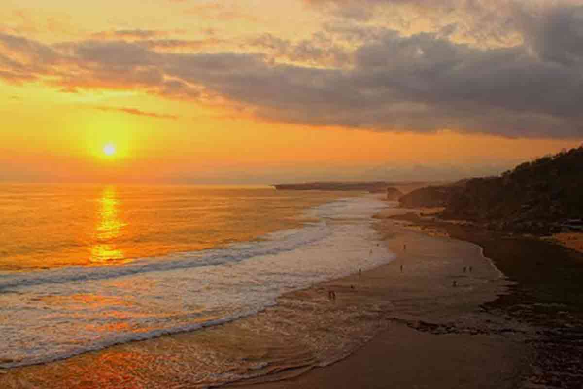 Deretan Pantai Gunungkidul yang Memesona dan Transportasi dari Jogja. (dok dinas pariwisata gunungkidul)