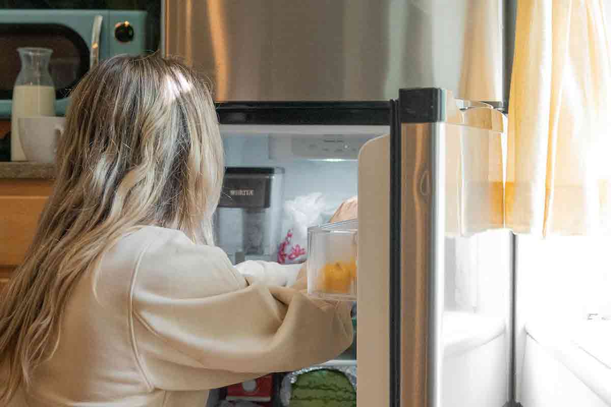 Cara Membersihkan Kulkas dan Menghilangkan Bau Tak Sedap. (pexels)