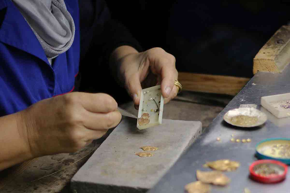 Panduan Investasi Emas untuk Pensiunan, Supaya Tidak Rugi. (pexels)