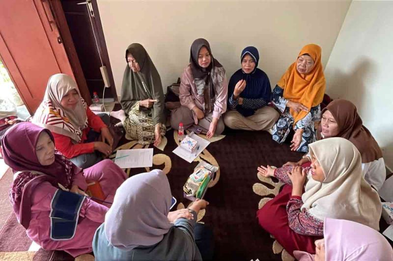 Pemberdayaan Kader Posyandu dalam Penurunan Stunting: Peningkatan Kompetensi Kader, Penggunaan Alat Antropometri, dan Pembuatan E-StuntCare