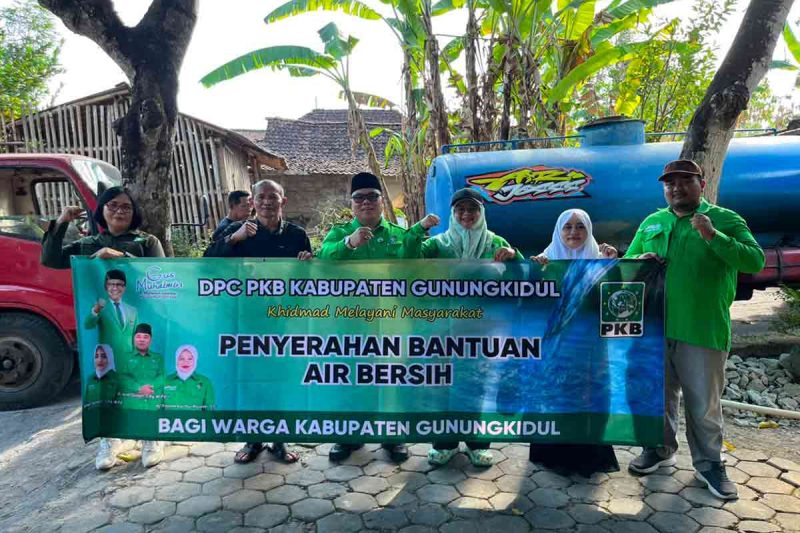 PKB Gunungkidul Salurkan Bantuan Air Bersih untuk Warga Ngalang Gedangsari