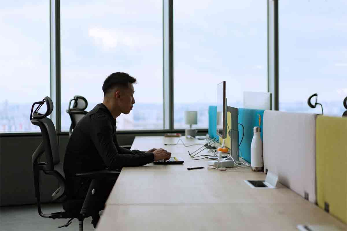 Olahraga 45 Menit, Tapi Duduk 10 Jam? Ini Dampak pada Metabolisme. (pexels)